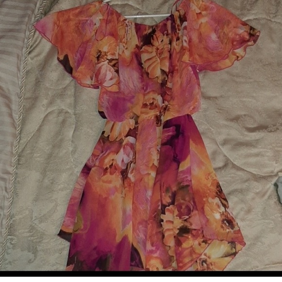 Women’s dress - Picture 1 of 2